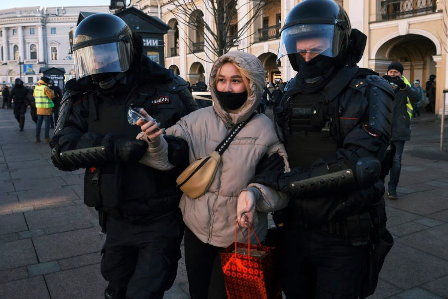 Russian Protesters Being Arrested
