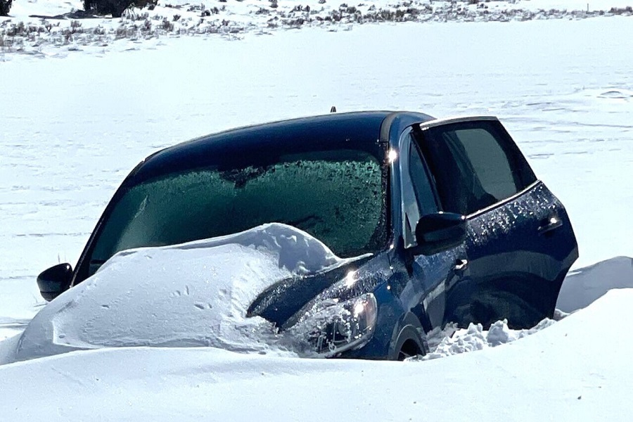 Elderly Man Survives Snowstorm in Car