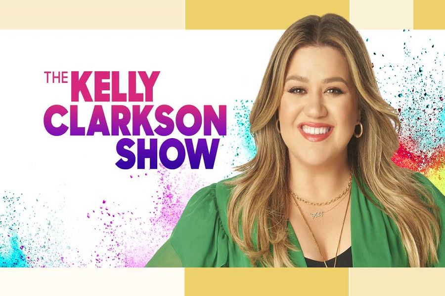 Kelly Clarkson Unveils Hollywood Star
