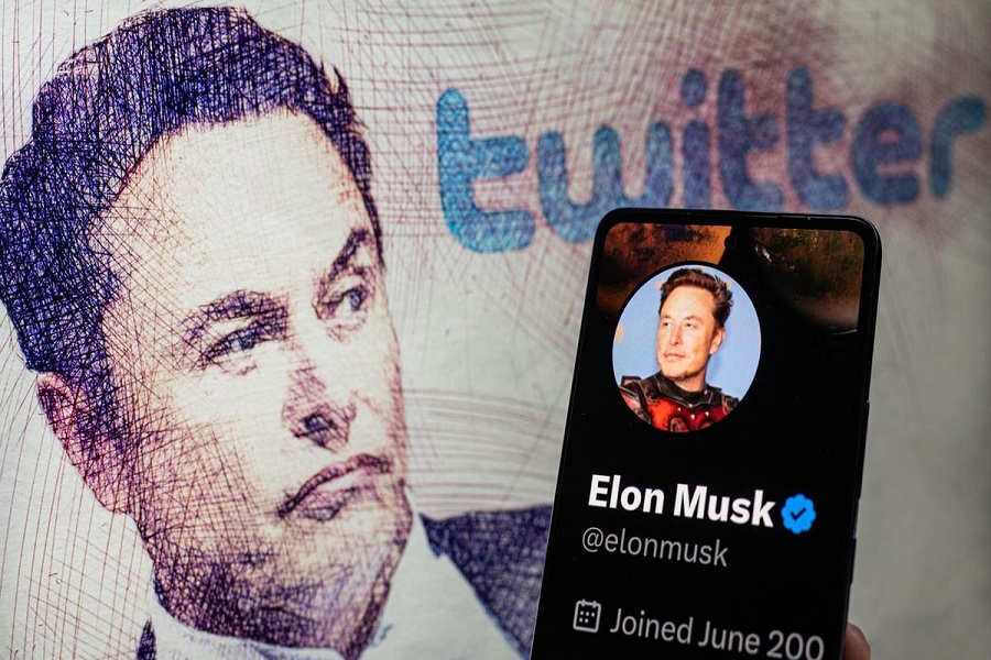 Elon Musk Tweets Supporting Dilbert's Creator